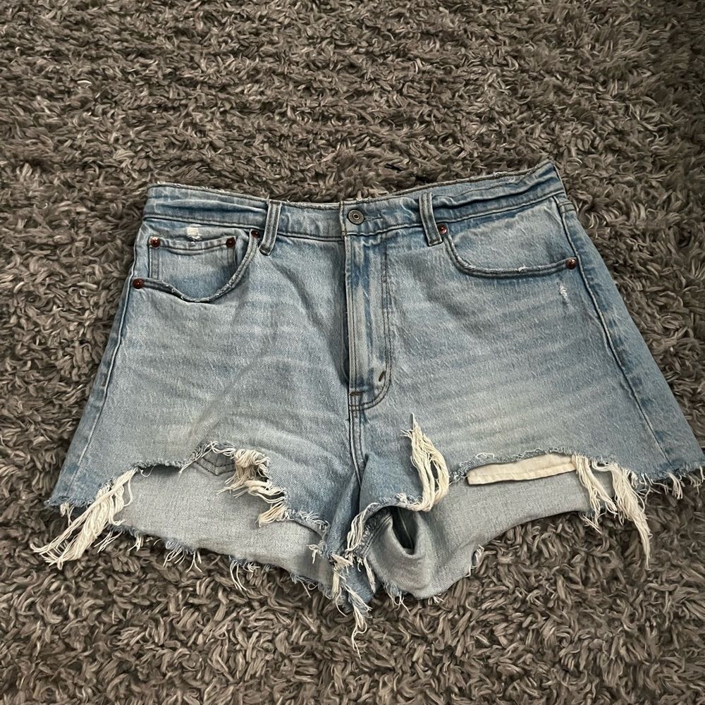 Abercrombie & Fitch the mom high rise jean shorts size 30 10